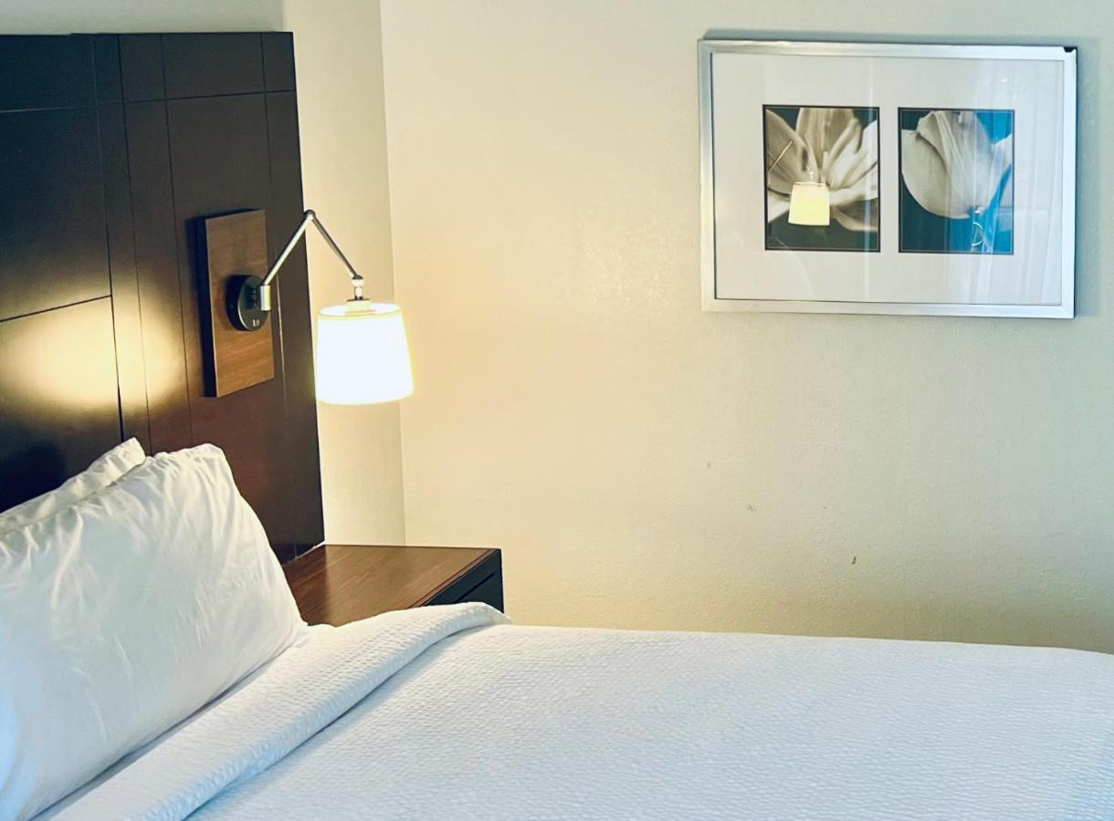 Holiday Inn Virginia Beach - Norfolk By Ihg Exterior photo