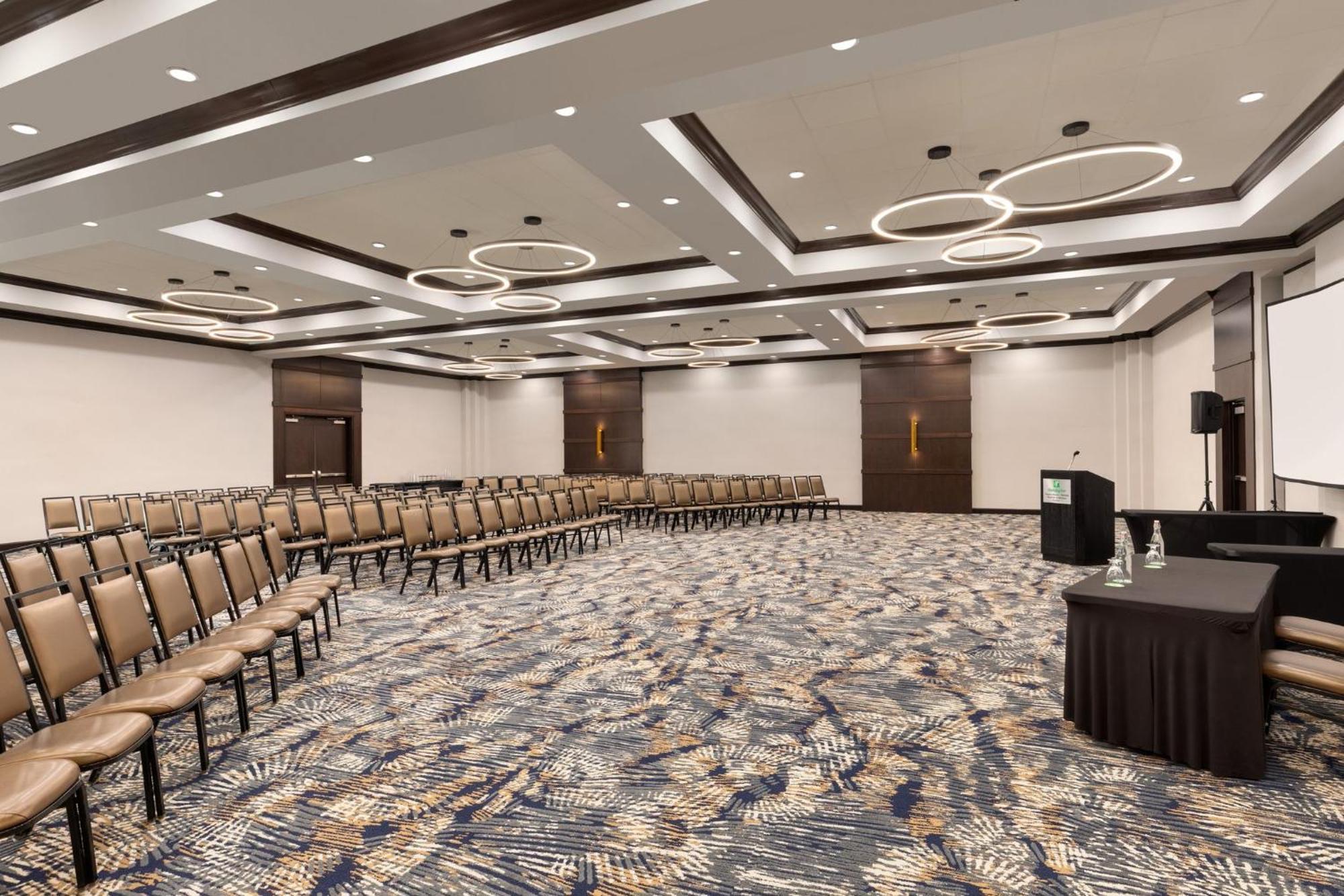 Holiday Inn Virginia Beach - Norfolk By Ihg Exterior photo