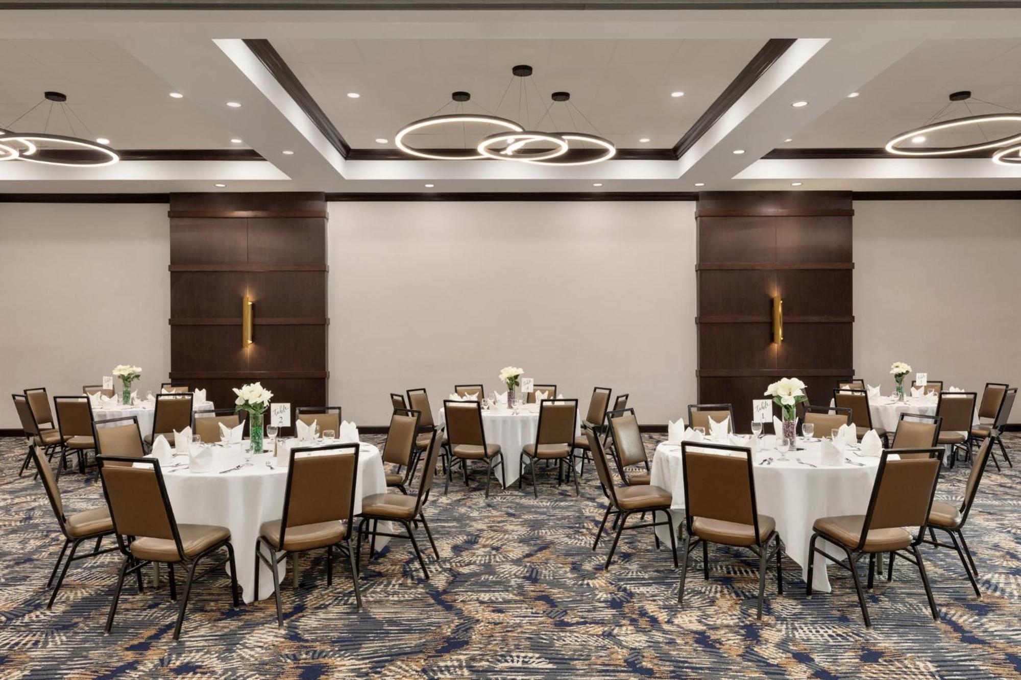 Holiday Inn Virginia Beach - Norfolk By Ihg Exterior photo